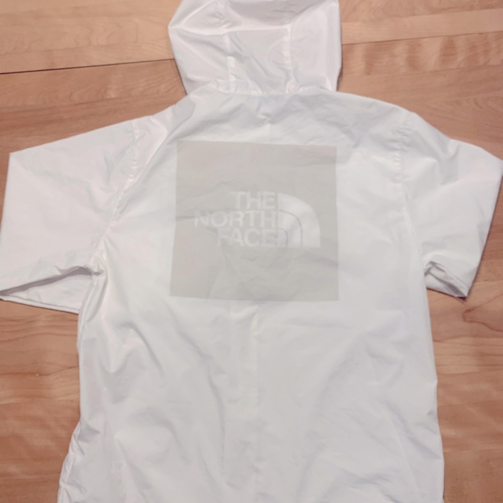 The North Face junior girls white raincoat/windbreaker